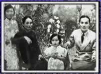 Foto da Suprema Mestra Ching Hai com a família.